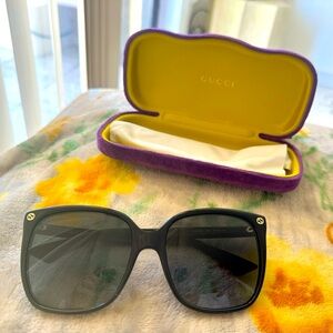 Gucci sunglasses GG0022S black frame